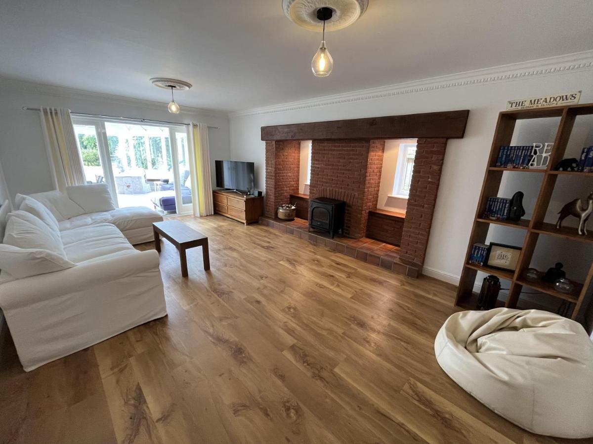 5 Bedroom 4 Bathroom Gym Playroom Country Home Leamington Spa Exterior photo